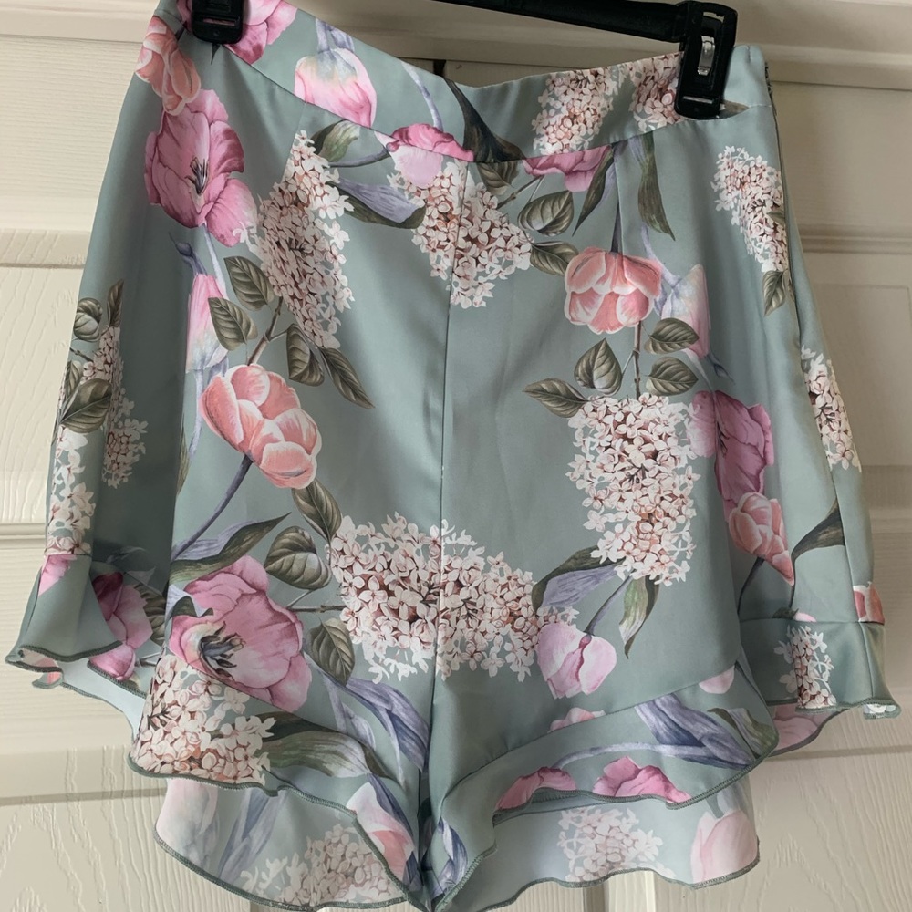 Show Me your MuMu Bobbi Shorts NWT